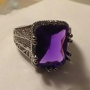 (NWT) size 9 purple fashion cocktail ring